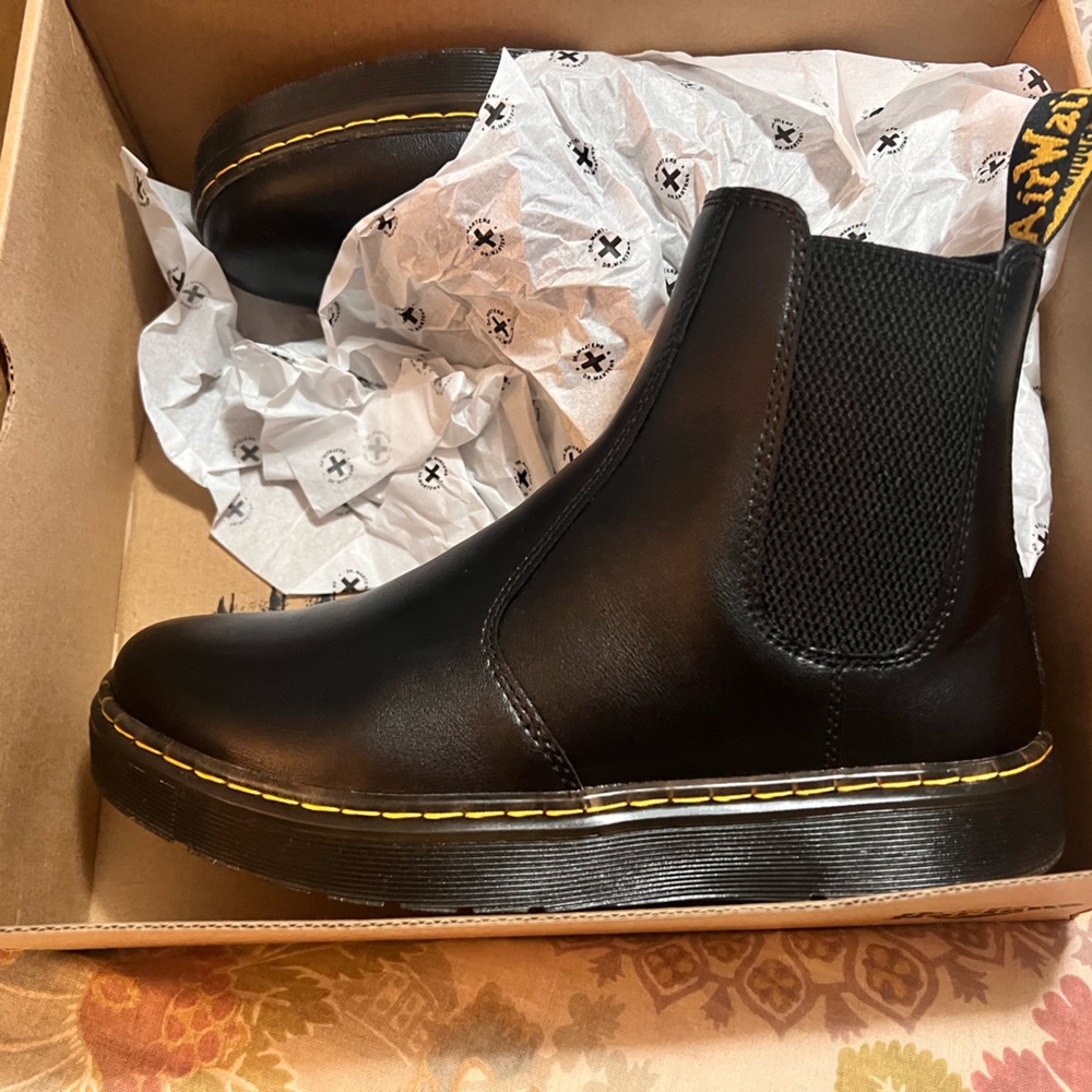 Dr. Martens Dorian size 9 New.